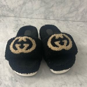 Gucci black sandal fur size 37